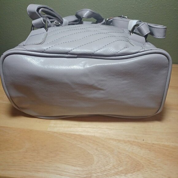Bella Russo Backpack Purse Gray Taupe Faux Leather Quilted Drawstring Bag NWOT - Picture 4 of 6